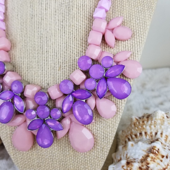 STATEMENT NECKLACE Pink and Purple Faceted Acrylic Stones - Picture 3 of 4